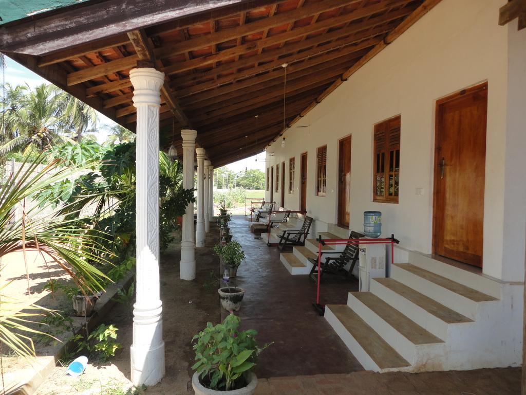 Yoho Hotel Arugambay Beach Inn Baía de Arugam Exterior foto