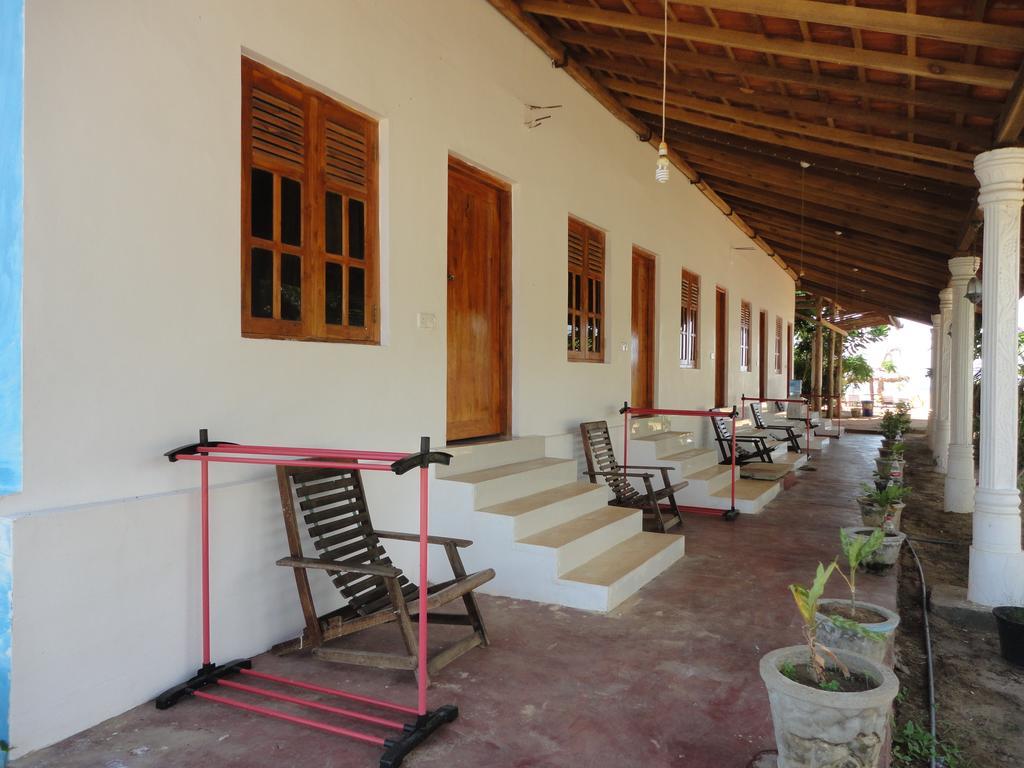 Yoho Hotel Arugambay Beach Inn Baía de Arugam Exterior foto