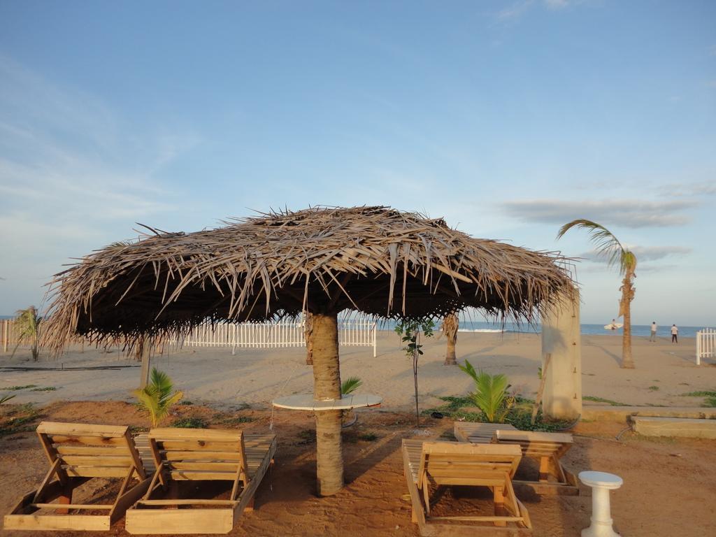 Yoho Hotel Arugambay Beach Inn Baía de Arugam Exterior foto