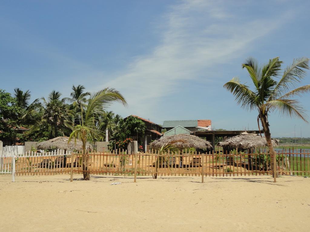 Yoho Hotel Arugambay Beach Inn Baía de Arugam Exterior foto