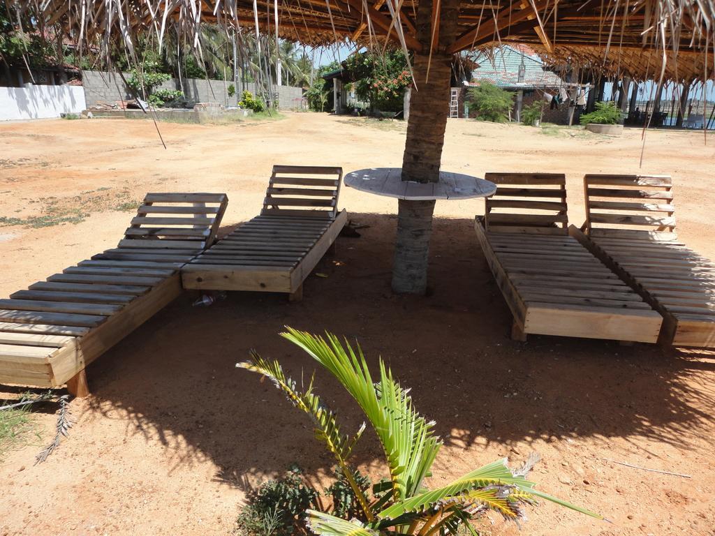 Yoho Hotel Arugambay Beach Inn Baía de Arugam Exterior foto