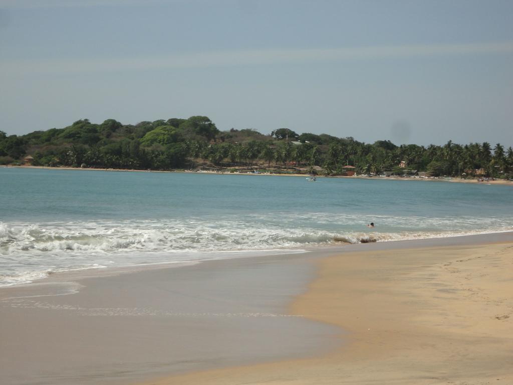 Yoho Hotel Arugambay Beach Inn Baía de Arugam Exterior foto