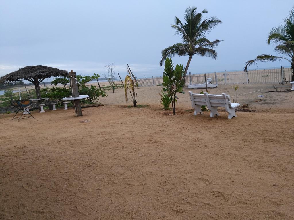 Yoho Hotel Arugambay Beach Inn Baía de Arugam Exterior foto
